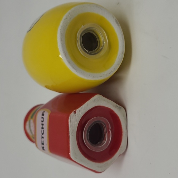 NEW IN PACKAGE KETCHUP/MUSTARD SALT AND PEPPER SHAKERS - Picture 3 of 6